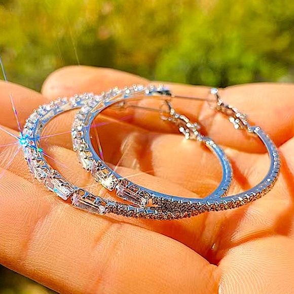 18K White Gold Zircon Diamond Hoop Earrings - Picture 4 of 6